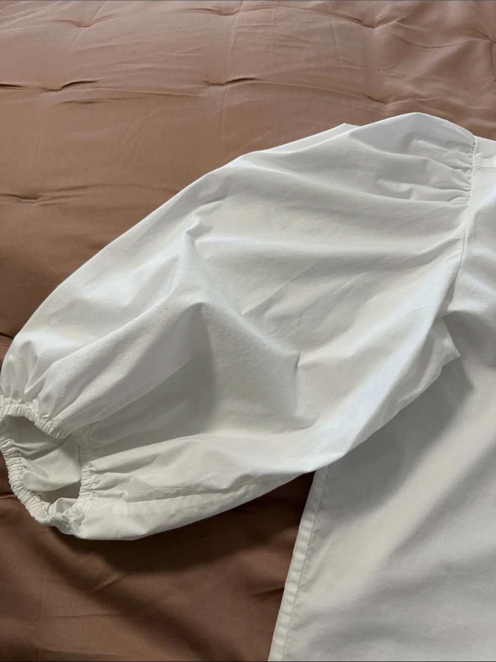 Banana Republic White V-Neck Puff Sleeve Blouse - size Medium - Picture 8 of 8